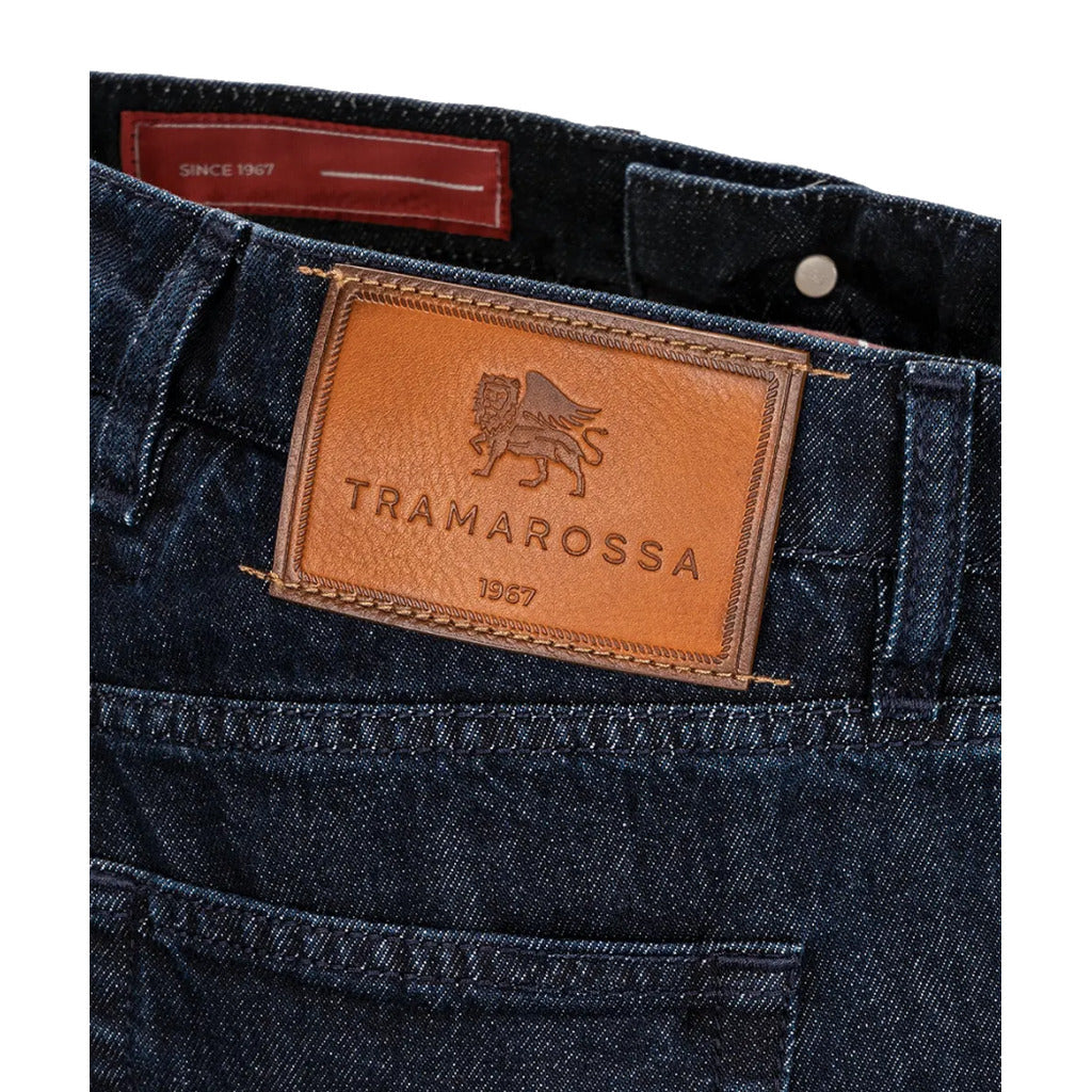 Tramarossa – DANTE STRAIGHT IN DENIM BLU SCURO jeans – close-up of leather waistband patch and dark denim