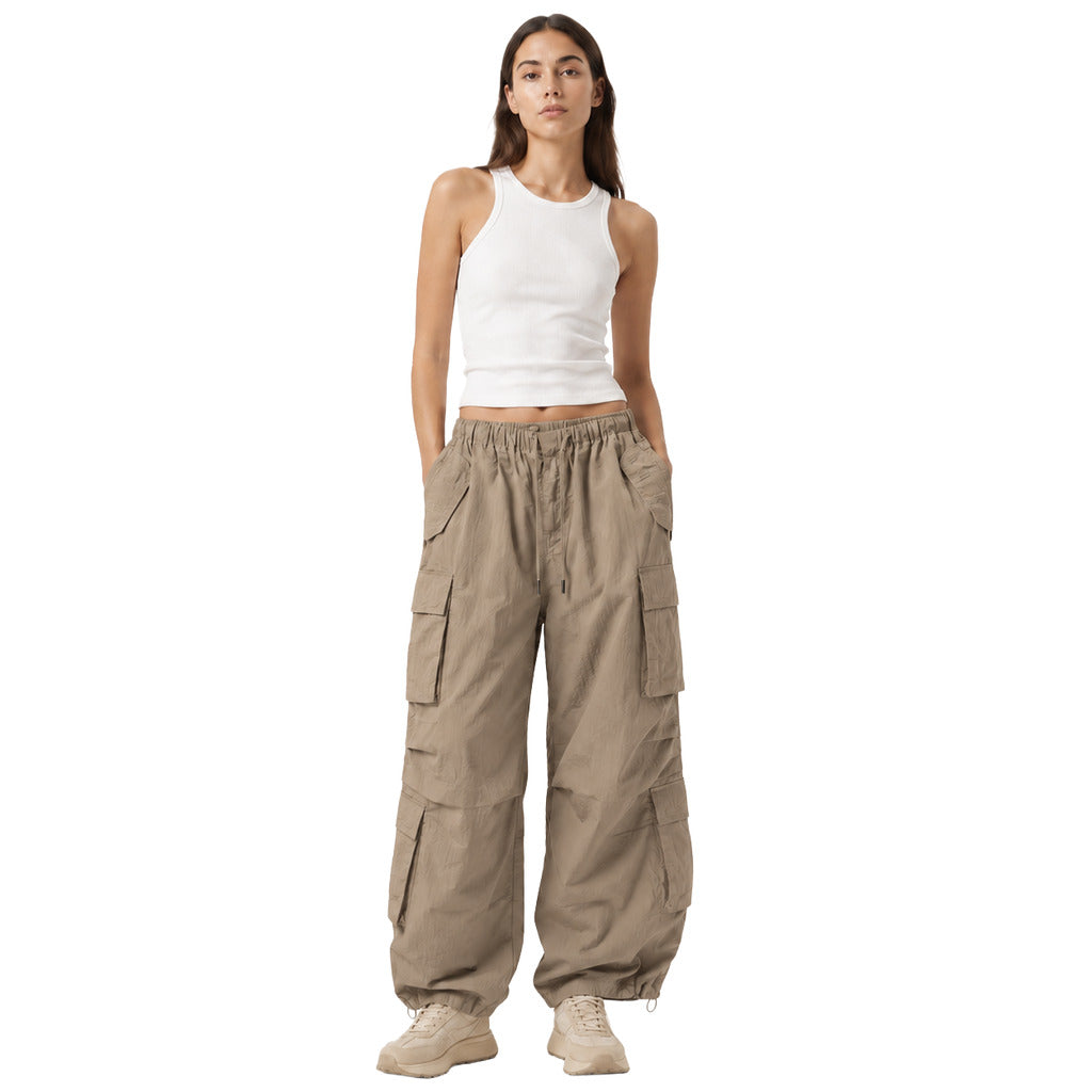Parajumpers – olive green cargo trousers with relaxed fit – front view on model