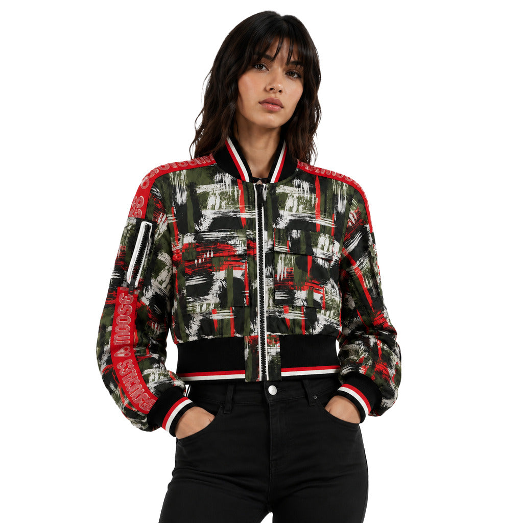 Moose Knuckles – LSDS cropped down jacket – model wearing front view with black trousers