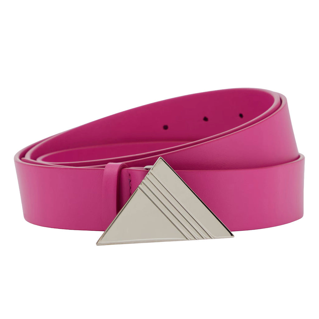 The Attico – fuchsia leather belt with triangular buckle – coiled packshot, front view