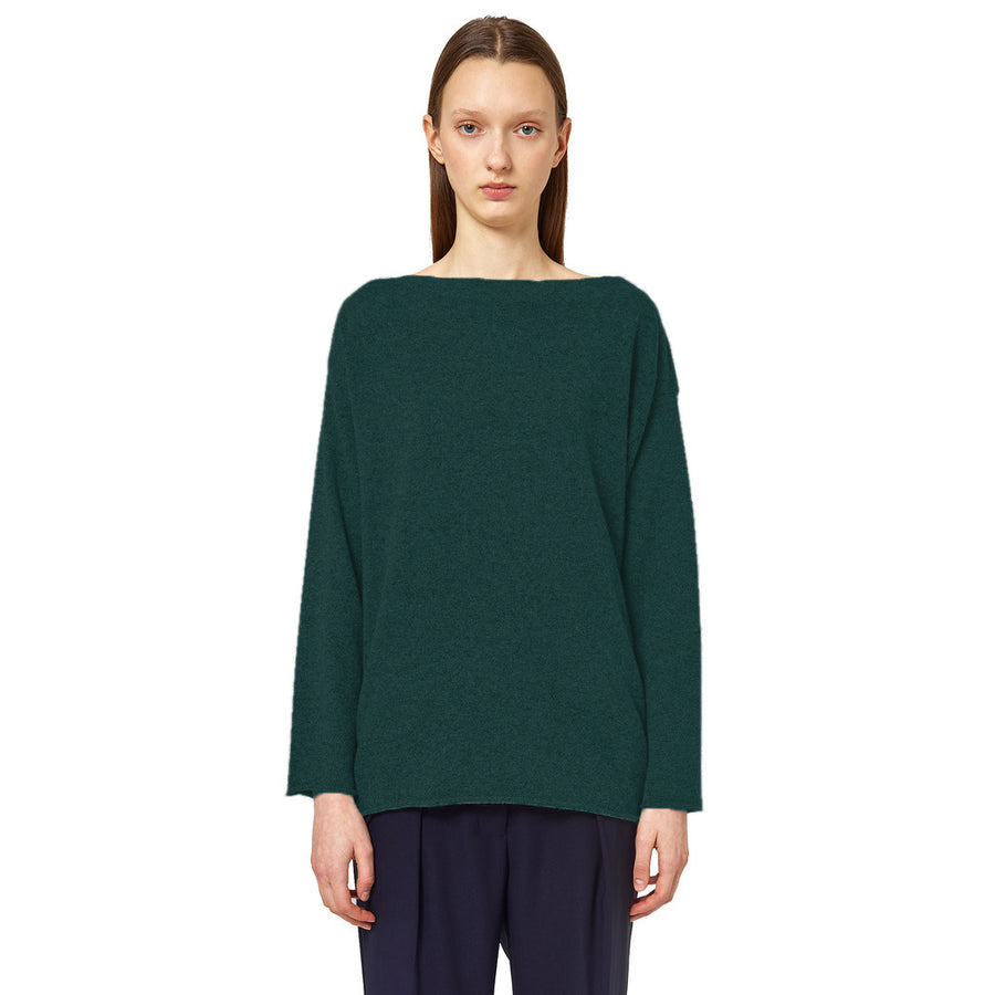 Alpha Studio – Oceano boat-neck sweater – front view worn in dark green