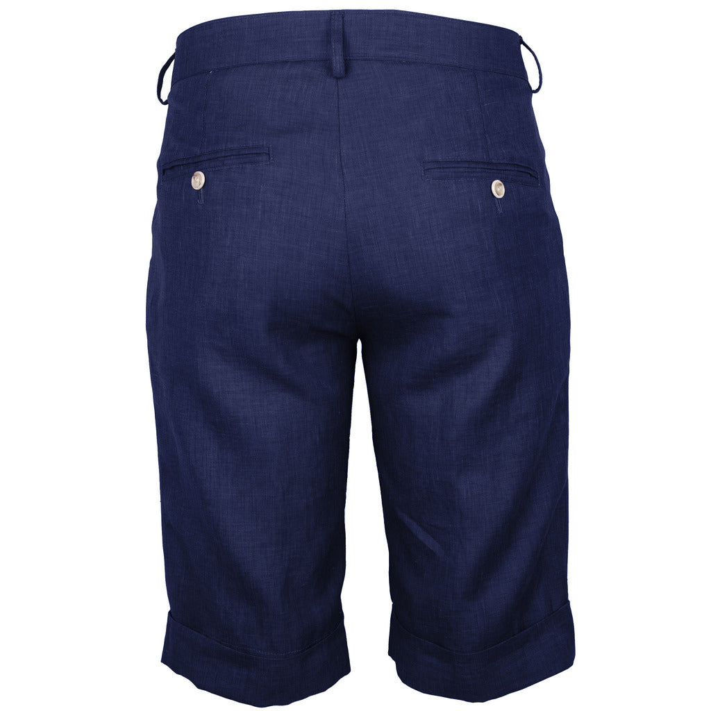 Loro Piana Tessuto – Summertime Linen-Wool Shorts – Rear view with two buttoned pockets and turned-up hems