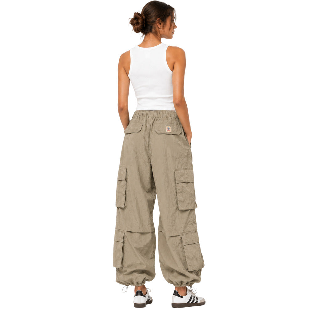 Parajumpers – olive green cargo trousers with relaxed fit – rear view on model