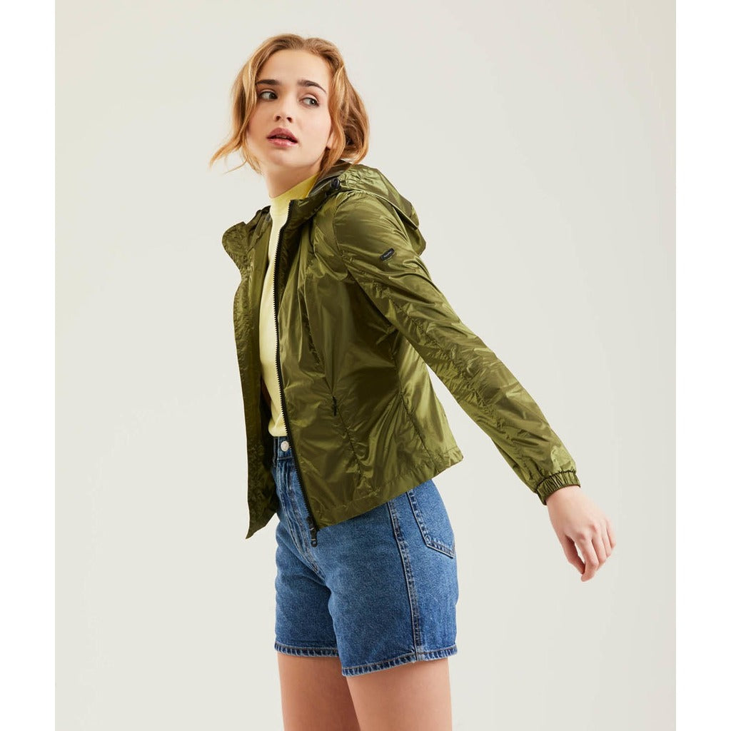 Refrigiwear – W09300_RA0037-E02870 Diann Jacket – side view worn with sleeve extended