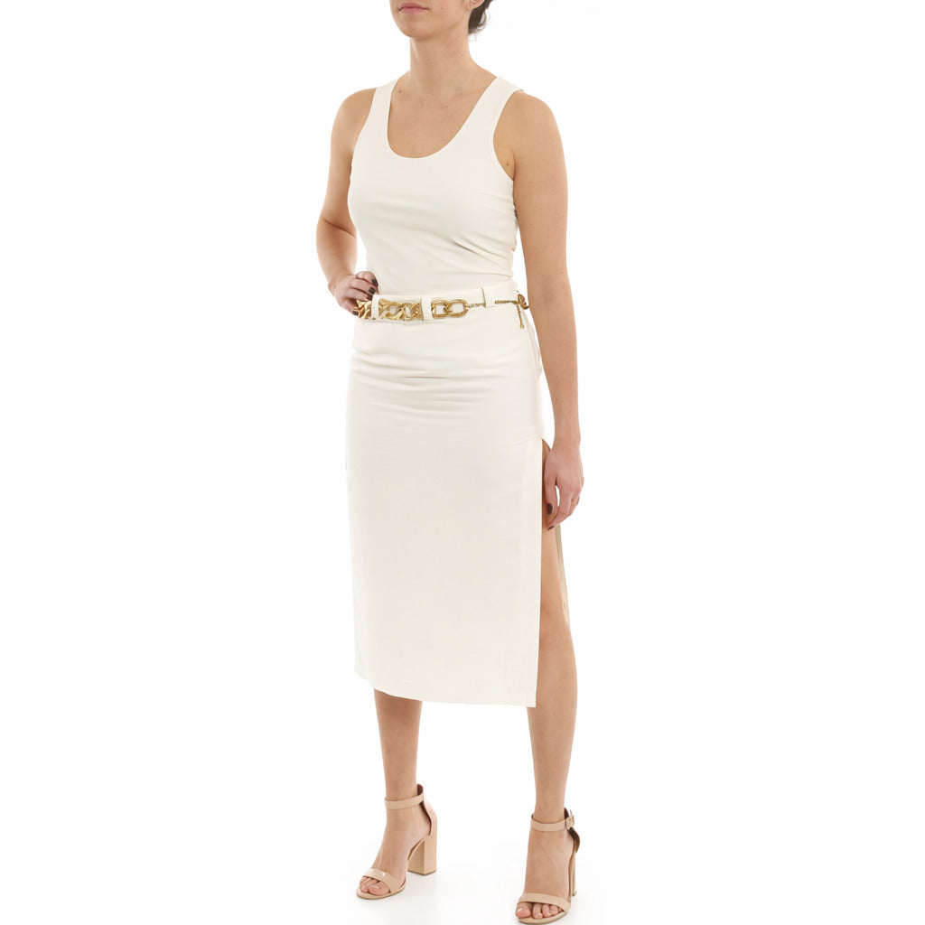 Patrizia Pepe – white linen skirt – front view worn with a gold chain belt