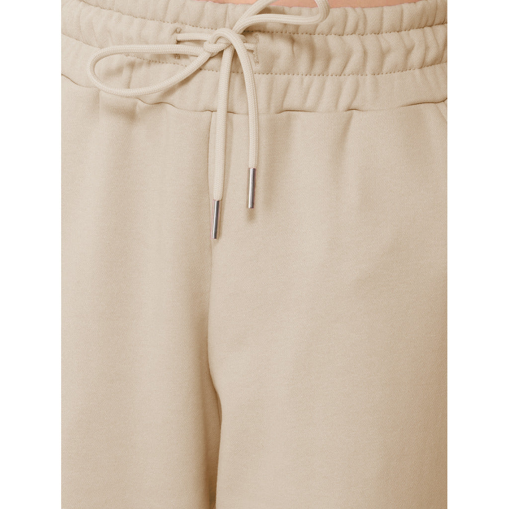 Comme Des Fuckdown – beige sweatpants – close-up of gathered waistband and drawstring
