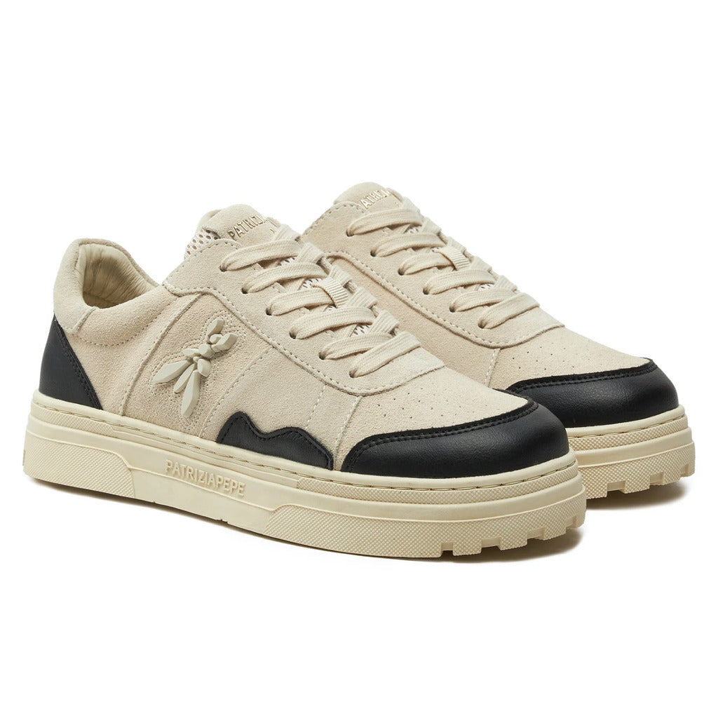 Patrizia Pepe – Beige suede sneakers with black panels – pair shown from front three-quarter angle