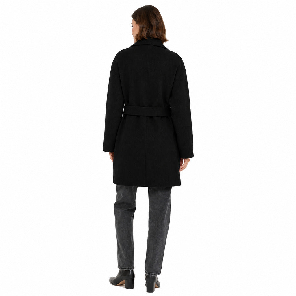 Bagutta – black wool coat with belt – model wearing it from the back