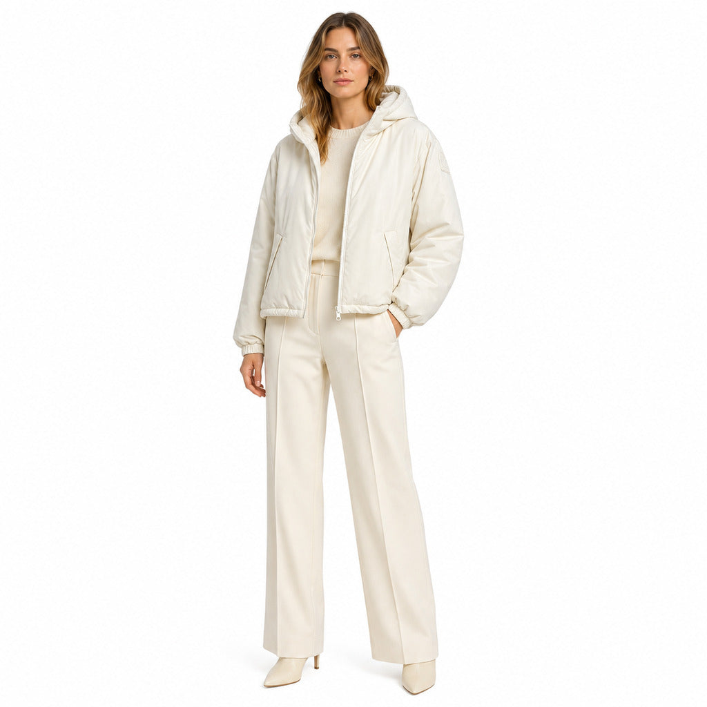 Parajumpers – Gafly beige hooded down jacket – model wearing it with matching trousers