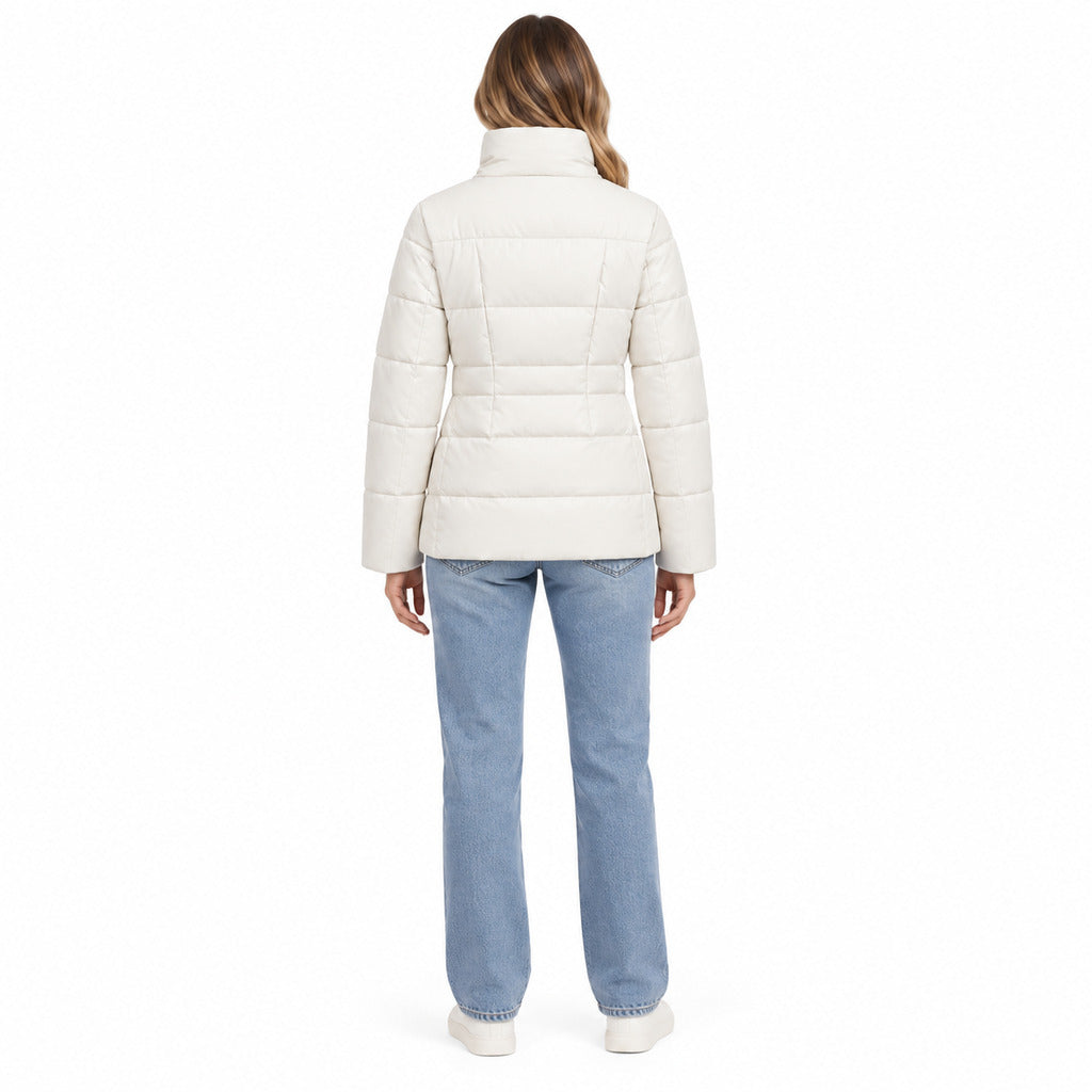 Moorer – Kilie Jacket – model wearing white jacket from back