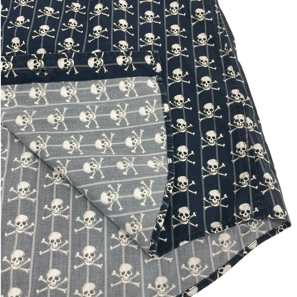 Dolce & Gabbana – blue skull-print shirt – close-up of patterned fabric and hem