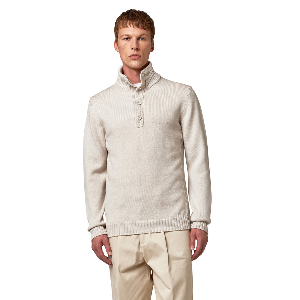 Alpha Studio Merino Wool Turtleneck Sweater in White