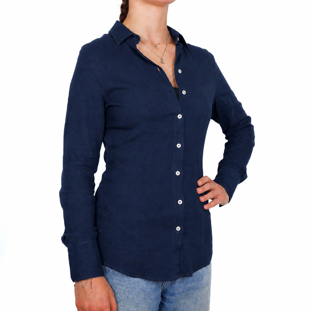 Bagutta – midnight blue linen shirt – front view worn with button placket visible