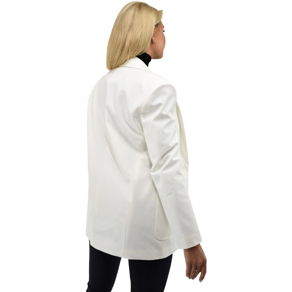 Patrizia Pepe – white padded single-breasted jacket – back view worn by model
