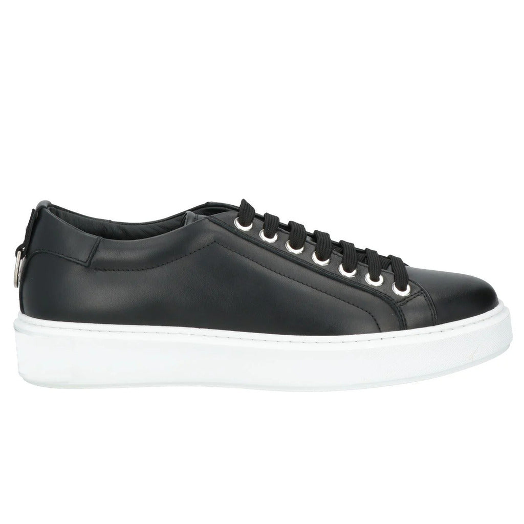 Les Hommes – M Tesinice Low-Top Sneakers in Black – Side view with black upper and white sole
