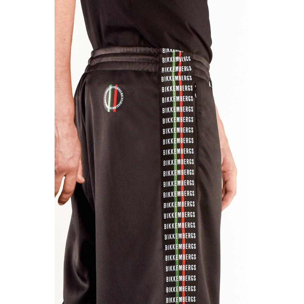 Bikkembergs – C111880_M4109-C74 Technical Shorts – close-up of waistband and logo stripe