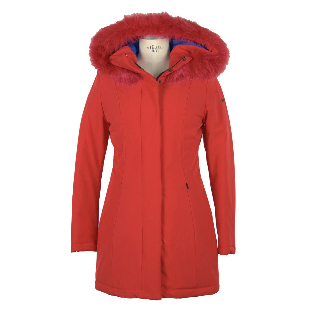 Refrigiwear – W99100_XT2429-C01352 Lady Tech Parka – Front packshot showing red fabric and fluffy hood trim