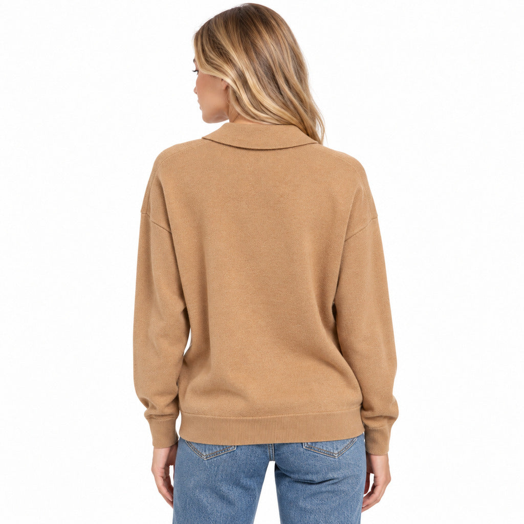 Anna Molinari – camel wool polo sweater – worn from behind, slight side view
