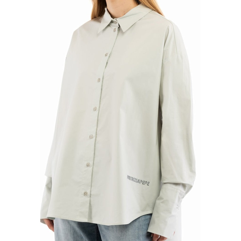 Patrizia Pepe – metal gray oversized shirt – close front view with button placket and logo