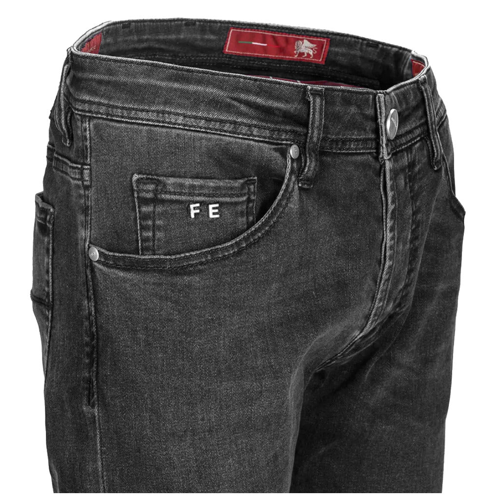 Tramarossa – Michelangelo Carbon Used R-Elax Jeans – Close-up of front pocket, button and denim texture