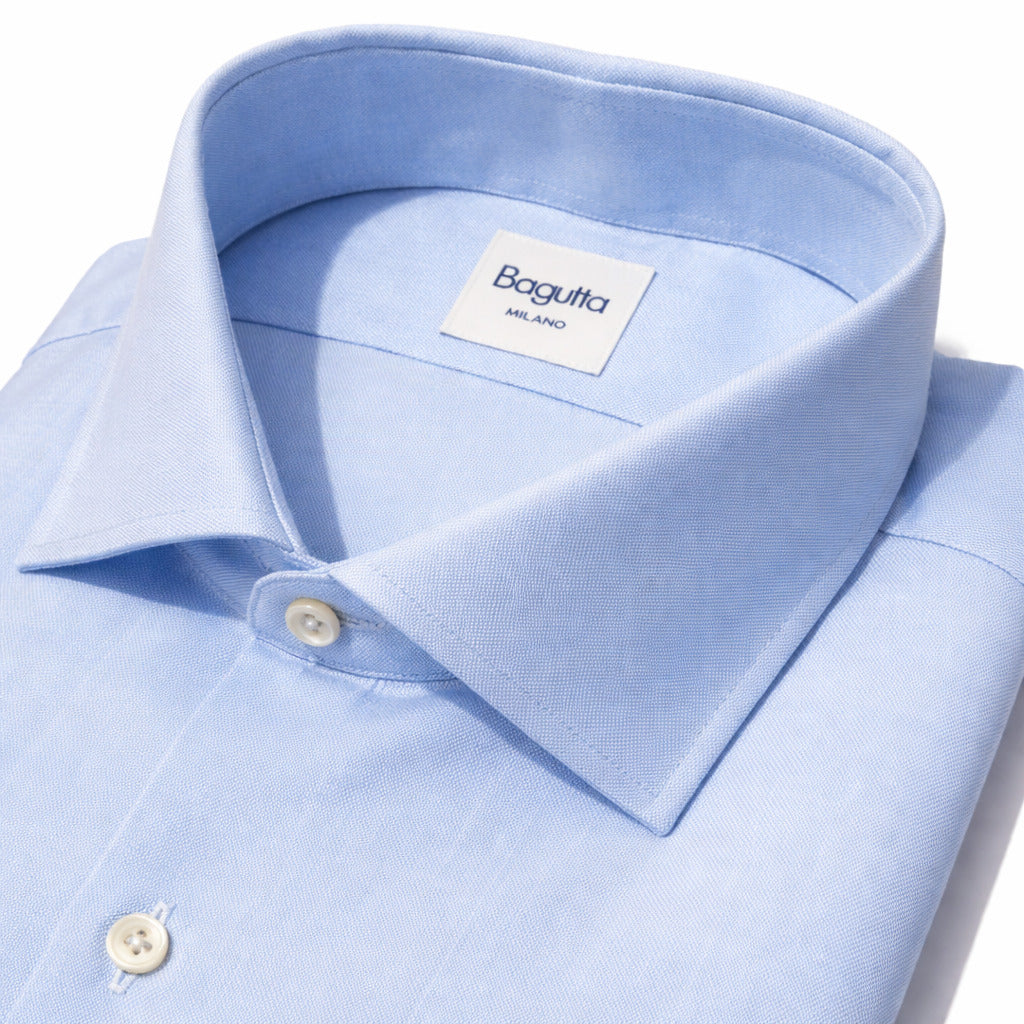 Bagutta – Walter light blue Oxford shirt – close-up of collar and button