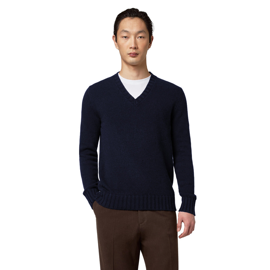 Alpha Studio Wool Blend V-Neck Sweater