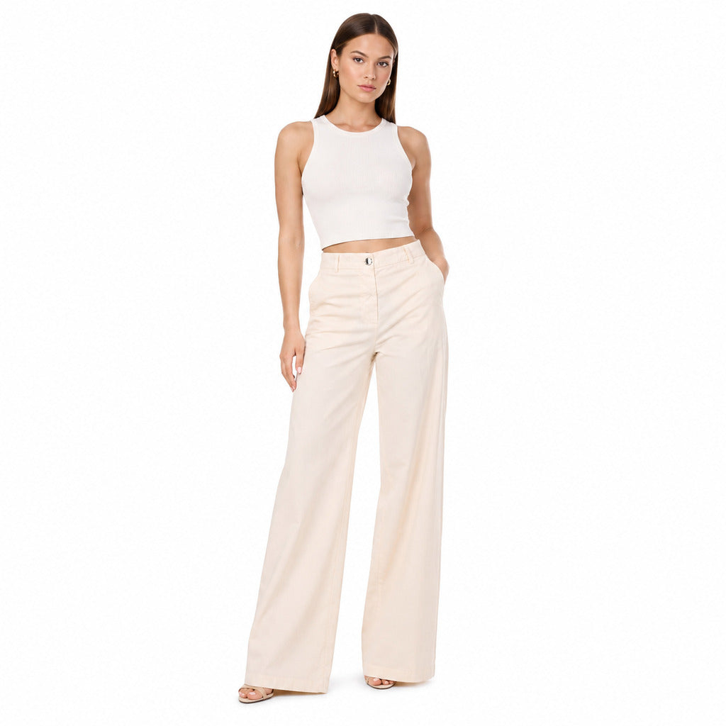 Pinko – Psycho light pink wide-leg trousers – full-length front view worn by model