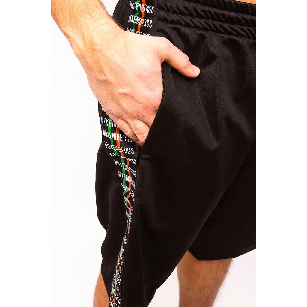 Bikkembergs – C111880_M4109-C74 Technical Shorts – close-up of hand in side pocket