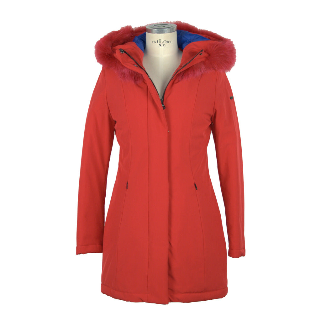 Refrigiwear – W99100_XT2429-C01352 Lady Tech Parka – Red front view with fur-trimmed hood and mannequin label