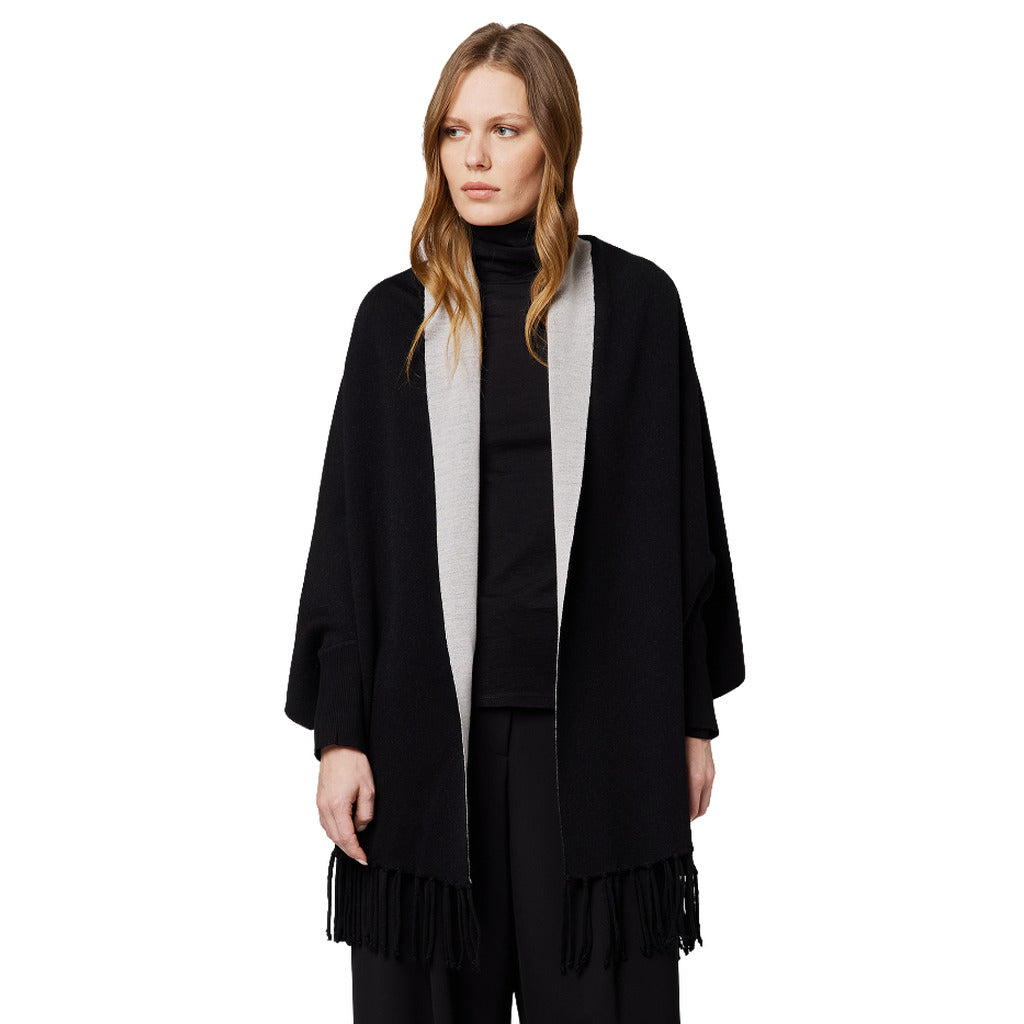 Alpha Studio – wool-cashmere poncho in black with grey trim – worn by a model, front view