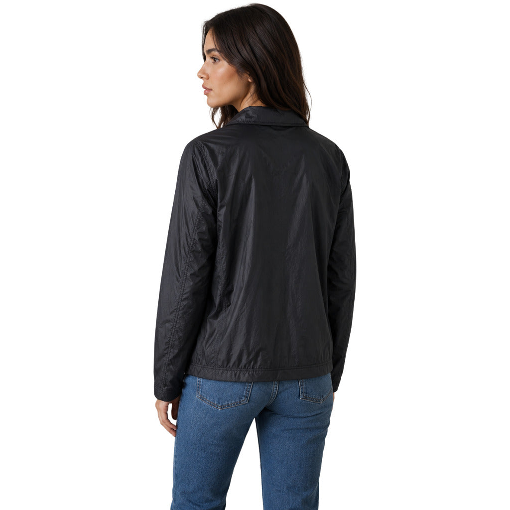 Alpha Studio – dark blue lightweight jacket – back three-quarter view on model