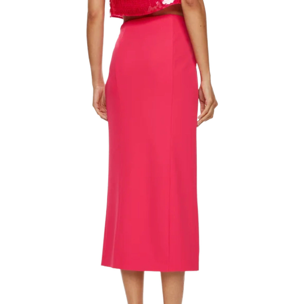 Patrizia Pepe – Poison Orchid fuchsia skirt – back view with straight silhouette