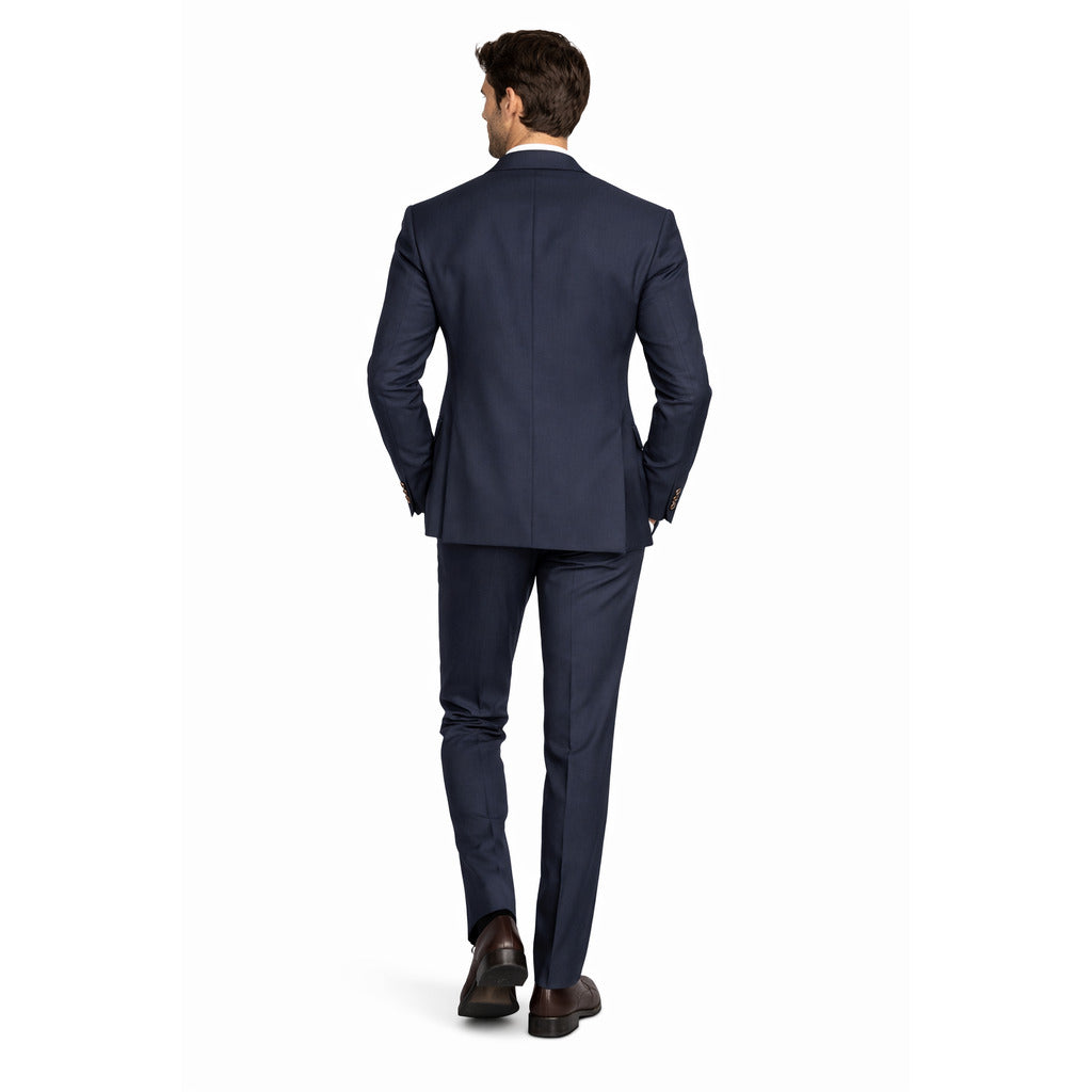 Loro Piana Tessuto – blue virgin wool suit – model wearing it, back view