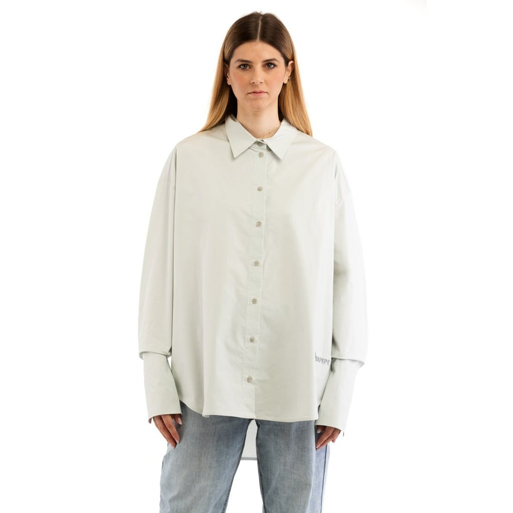 Patrizia Pepe – metal gray oversized shirt – full front view worn with jeans