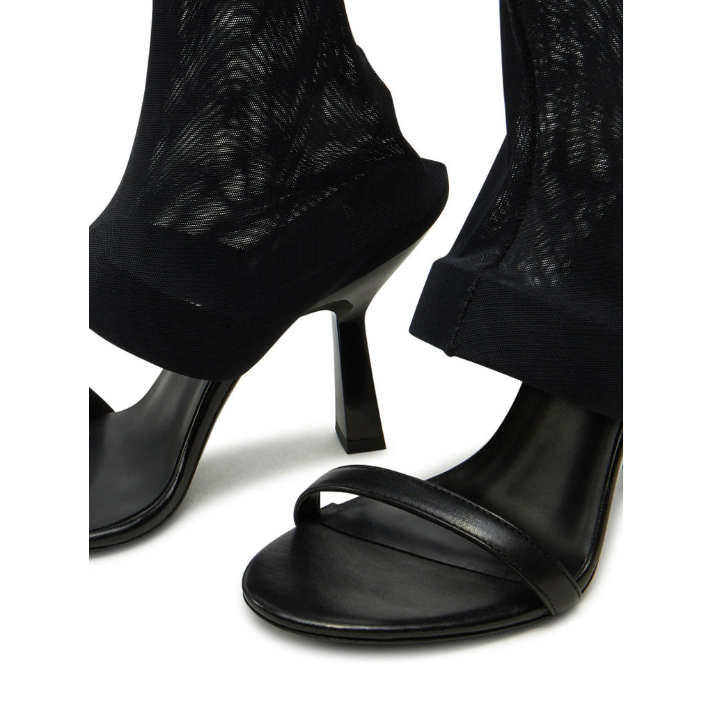 Patrizia Pepe Ankle Boots in Black Calfskin