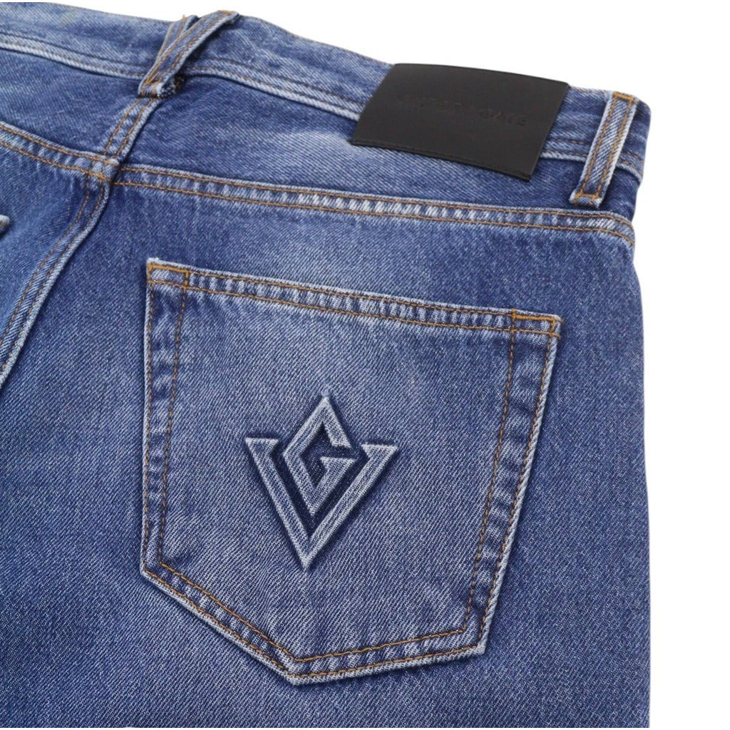Victory Gate – medium-wash slim-fit jeans – close-up of embroidered back pocket and denim texture