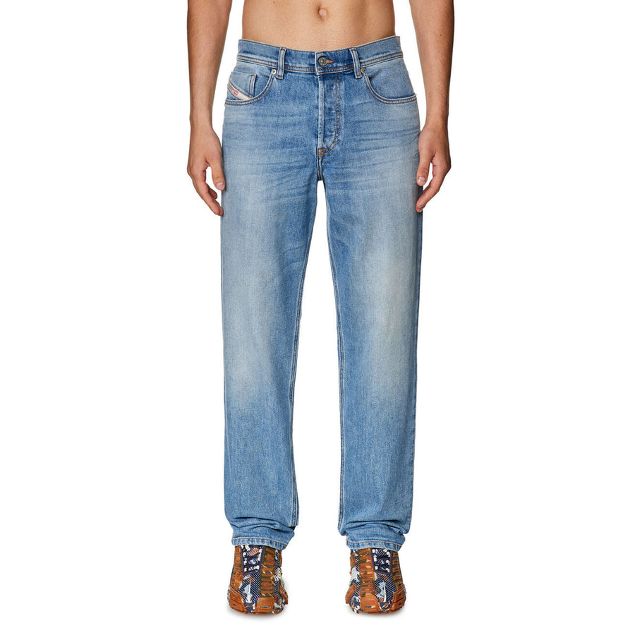 Diesel – D-Finitive Jeans – front view worn, light blue denim and straight legs