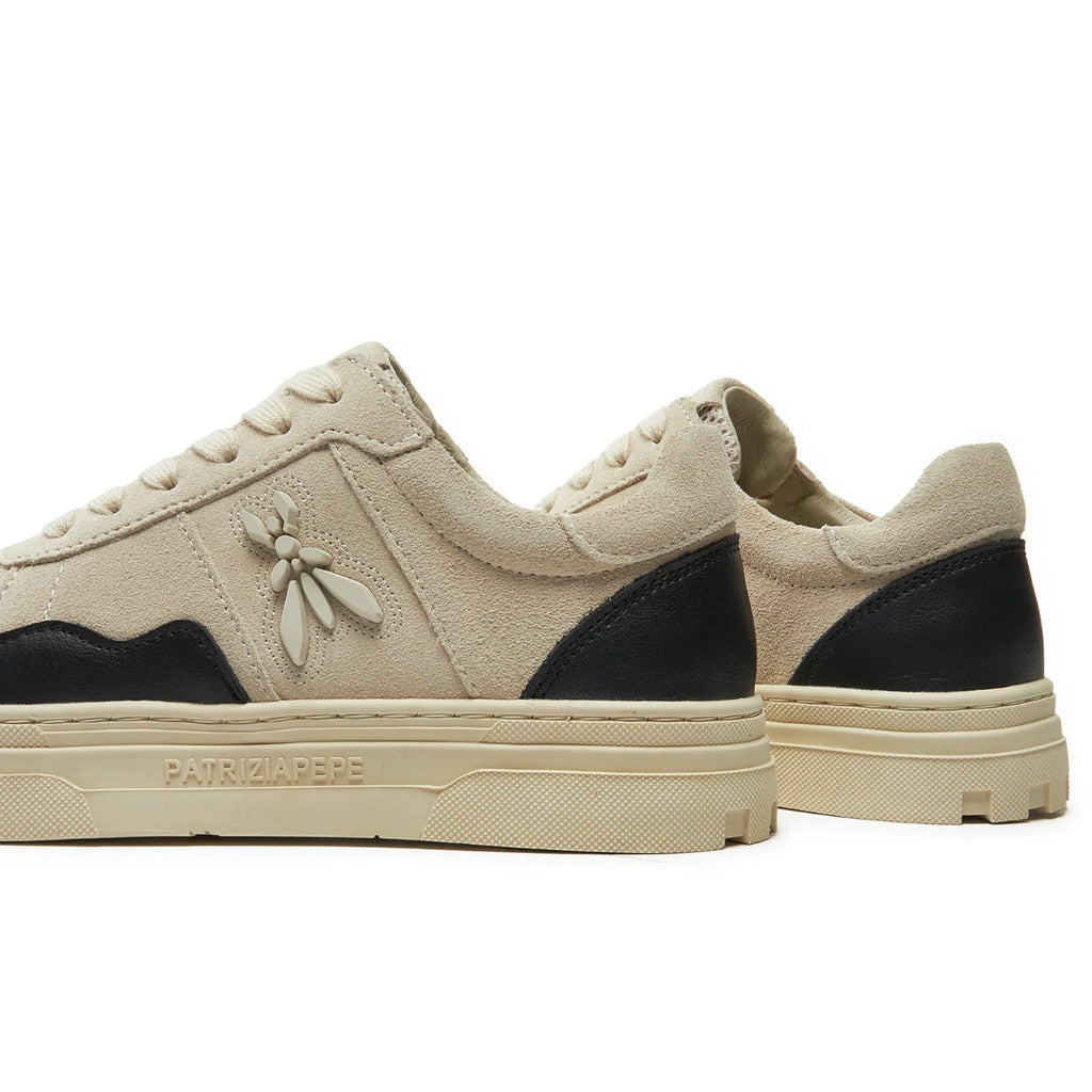 Patrizia Pepe – Beige suede sneakers – close side view of flower emblem and sole lettering