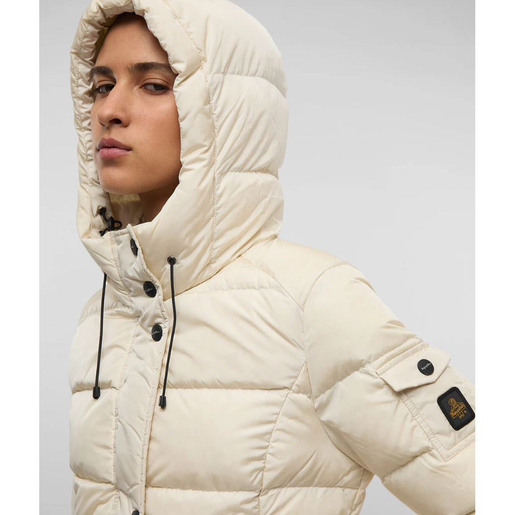 Refrigiwear – Lady Long Hunter Down Jacket in Nylon – close-up hood and sleeve patch