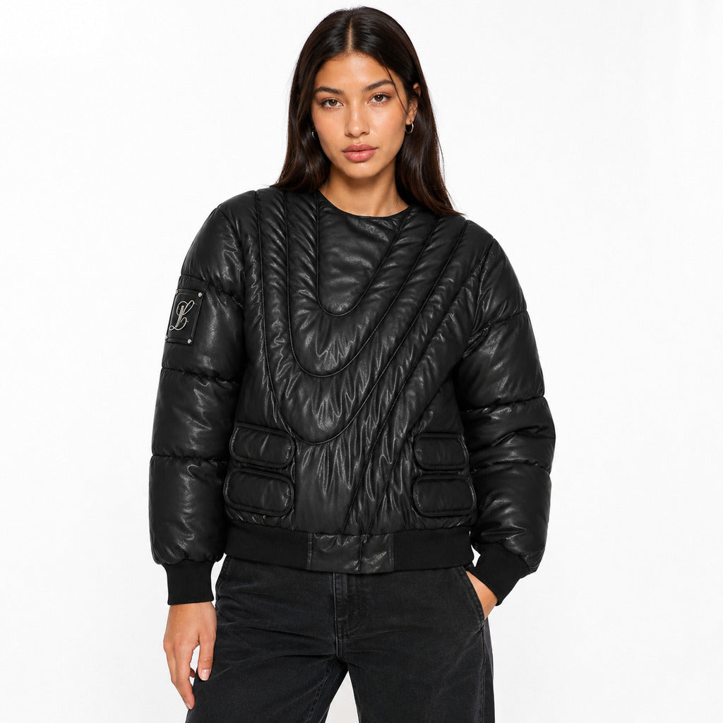 Moose Knuckles – black padded jacket – model wearing it from the front with ribbed cuffs