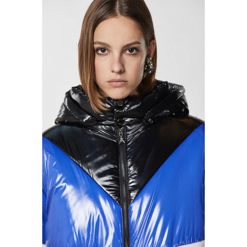 Patrizia Pepe – multicolor quilted down jacket – close-up of hood and zip