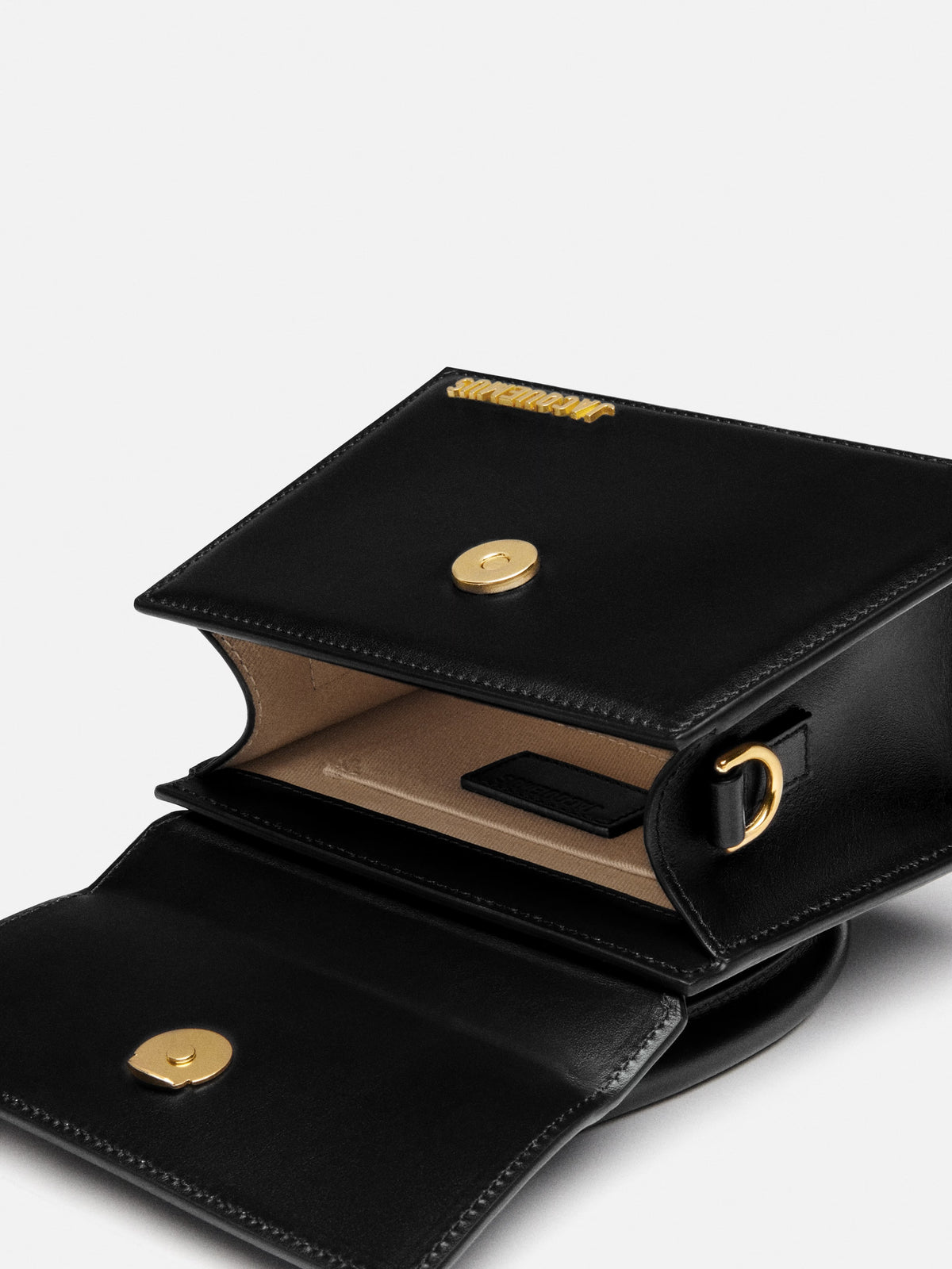 jacquemus – Chiquito Moyen Handbag in Black – open interior with gold closure