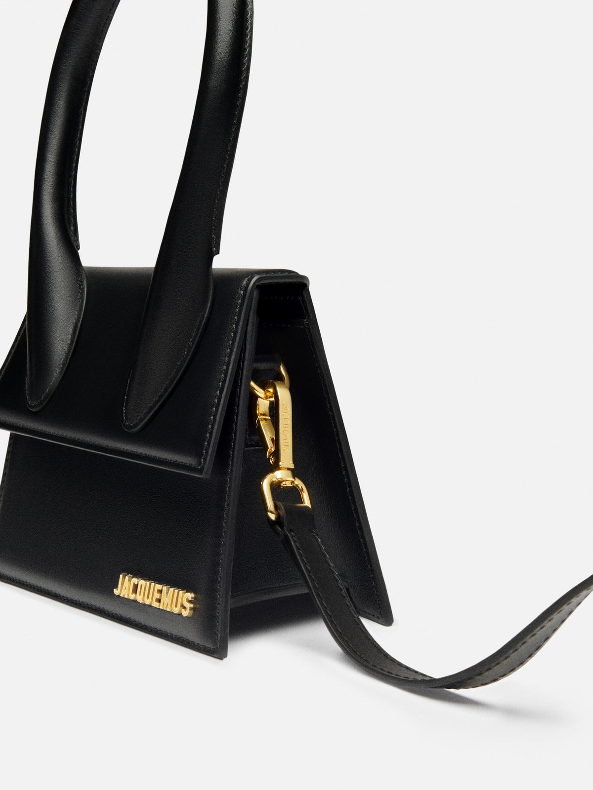 jacquemus – Chiquito Moyen Handbag in Black – close side view with gold strap hardware