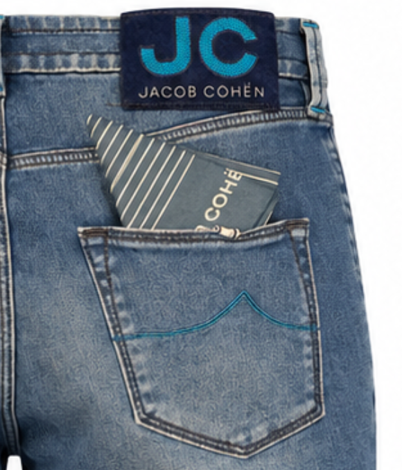 Jacob Cohen – blue denim carrot-fit jeans – close-up of back pocket and logo